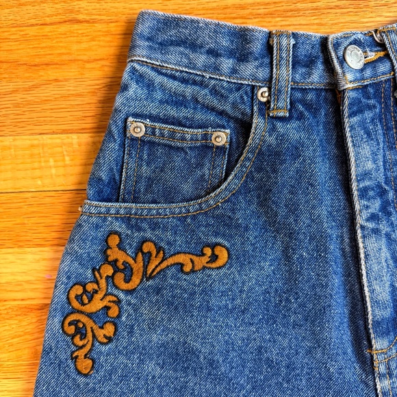 Vintage 90s High-Waisted Embroidered Jeans - Picture 4 of 8